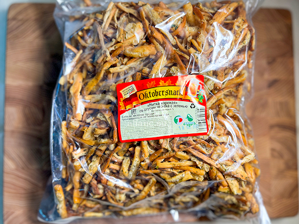 Нитка ЖАРЕНАЯ "Чеснок с зеленью" Oktobersnack 1 кг (сырный продукт) в Новошахтинске