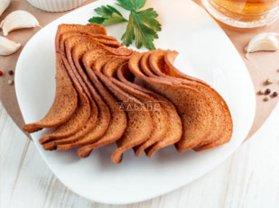 Ведро Ржаные гренки со вкусом Баварские колбаски (1 кг): Ресторанные гренки с сметаной и зеленью